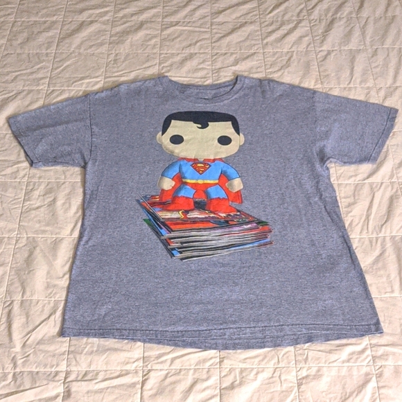 Funko Pop Superman tee - Picture 2 of 2